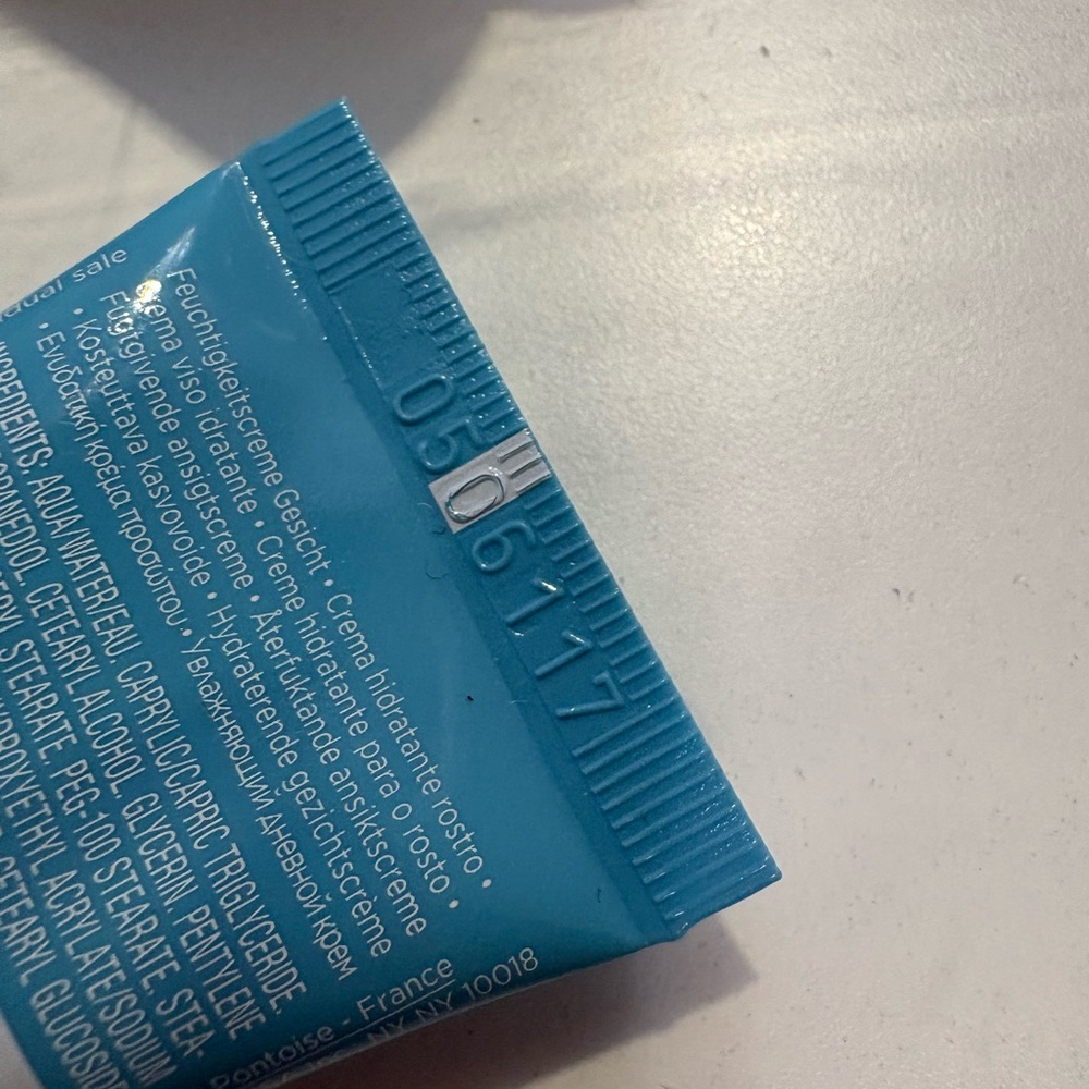 Clarins Hydra-Essentiel Moisturizing Cream - Picture 3 of 3